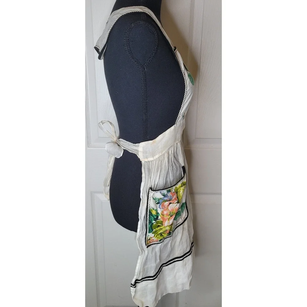 Vintage‎ Bib Apron With Pocket Sheer Fabric w/ Flowers Roses Grannycore